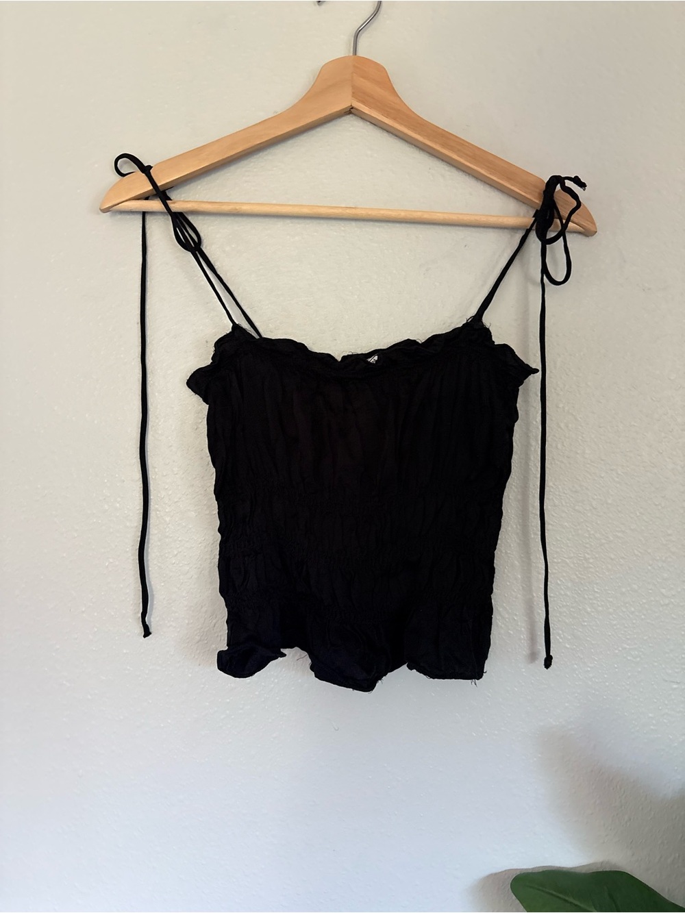 Olivaceous Black Tie-Shoulder Cropped Camisole